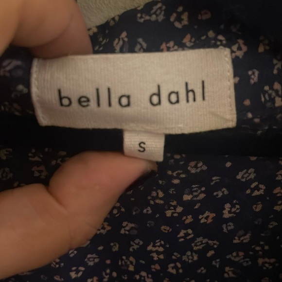 Beautiful, Super soft: Bella Dahl, floral blouse. - Picture 5 of 7